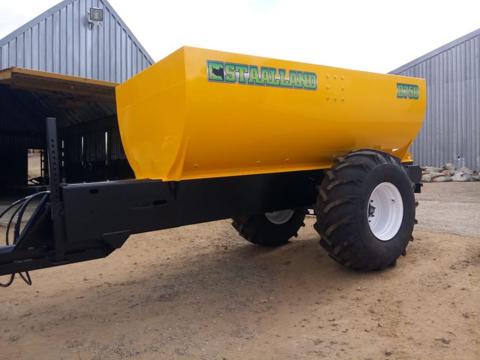 D750 LIME AND FERTILIZER SPREADER 3